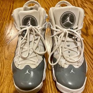 Boys size 7y Air Jordans. Really good condition.